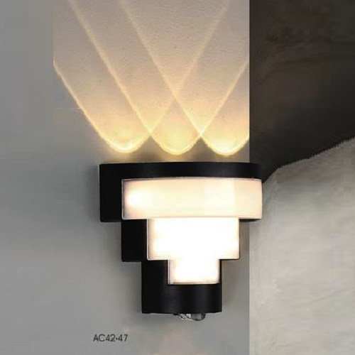 AC 42-47: Đèn gắn tường LED - KT: L110mm x H110mm - Đèn LED 10W ánh sáng đổi 3 màu