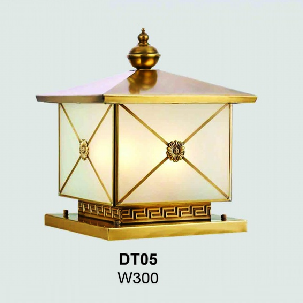 355 - DT05: Đèn gắn đầu trụ đồng - KT: W300mm - Bóng đèn E27 x 1