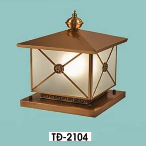 HF - TĐ - 2104: Đèn gắn đầu trụ - KT: 250mm x 250mm x H320mm - Bóng đèn E27 x 1