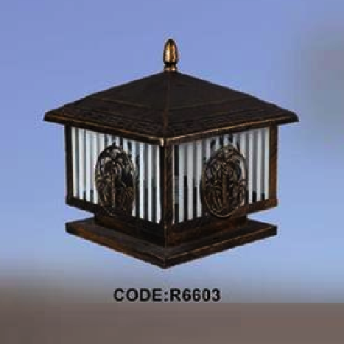 CODE: R 6603: Đèn gắn đầu trụ - KT: L250mm x H250mm - Bóng đèn E27 x 1