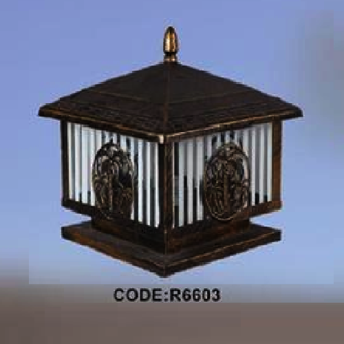 CODE: R 6603: Đèn gắn đầu trụ - KT: L300mm x H300mm - Bóng đèn E27 x 1