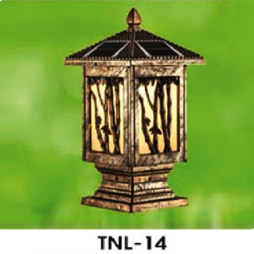 HF - TNL - 14: Đèn đầu trụ NLMT - KT: Mái 200mm x 200mm - Đế: 160mm x 160mm x H380mm - Đèn LED 5W,  ánh sáng đổi 3 màu + Đèn E27 x1