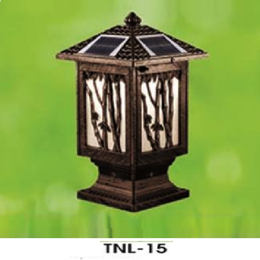 HF - TNL - 15: Đèn đầu trụ NLMT - KT: Mái: 200mm x 200mm - Đế 160mm x 160mm x H380mm - Đèn LED 5 W, ánh sáng đổi 3 màu + Đèn E27 x 1