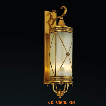 VE - VĐ - 6050L - KM: Đèn gắn tường ngoài trời đồng - KT: L170mm x W240mm x H750mm - Bóng đèn E14 x 3 bóng