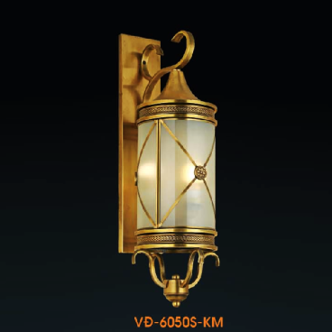 VE - VĐ - 6050S - KM: Đèn gắn tường ngoài trời đồng - KT: L170mm x W240mm x H650mm - Bóng đèn E14 x 3 bóng
