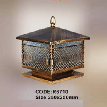 CODE: R 6710: Đèn gắn đầu trụ - KT: L250mm x H250mm - Bóng đèn E27 x 1