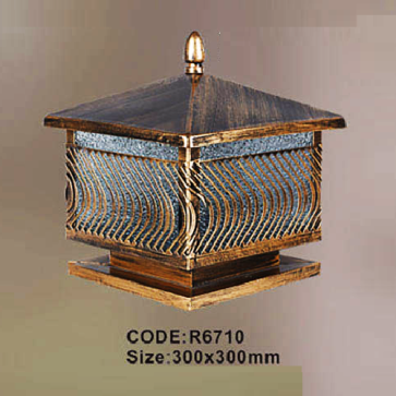 CODE: R 6710: Đèn gắn đầu trụ - KT: L300mm x H300mm - Bóng đèn E27 x 1