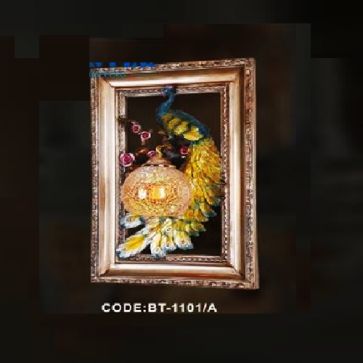 CODE: BT - 1101/A: Đèn gắn tường bức tranh chim công - KT: 520mm x 345mm x 180mm - Đèn chân E27 x 1 bóng