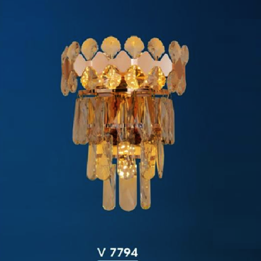 HF - V 7794: Đèn gắn tường Phale - KT: L200mm x H280mm - Bóng  đèn chân E14 x 3 bóng