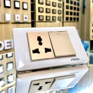 V8.OC3M/M01B/M3L: Bộ 1 contac 2 chiều, Ổ cắm đa năng chuẩn BS 16A/250V